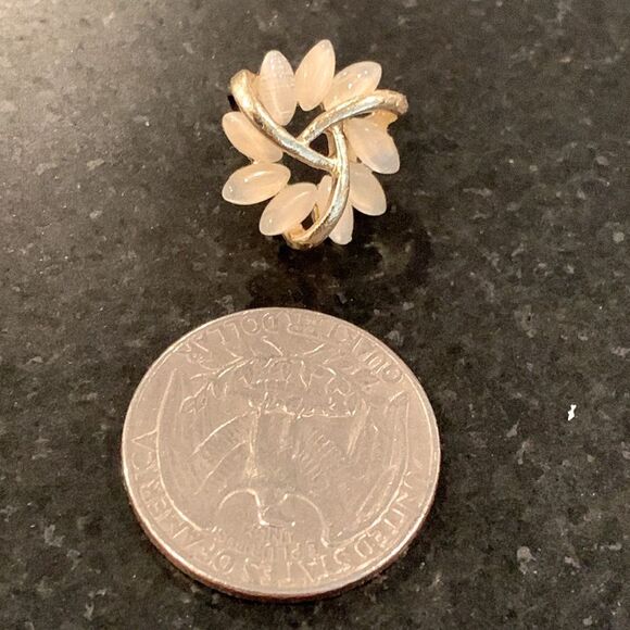 Elegant Flower Stud Earrings, Gold Tone & Faux Opal Unisex Floral, Great Gift! - Picture 8 of 10